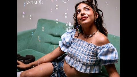 Anita Pau fue ovacionada en la calle Corrientes y sigue llevando su música sanjuanina a Buenos Aires