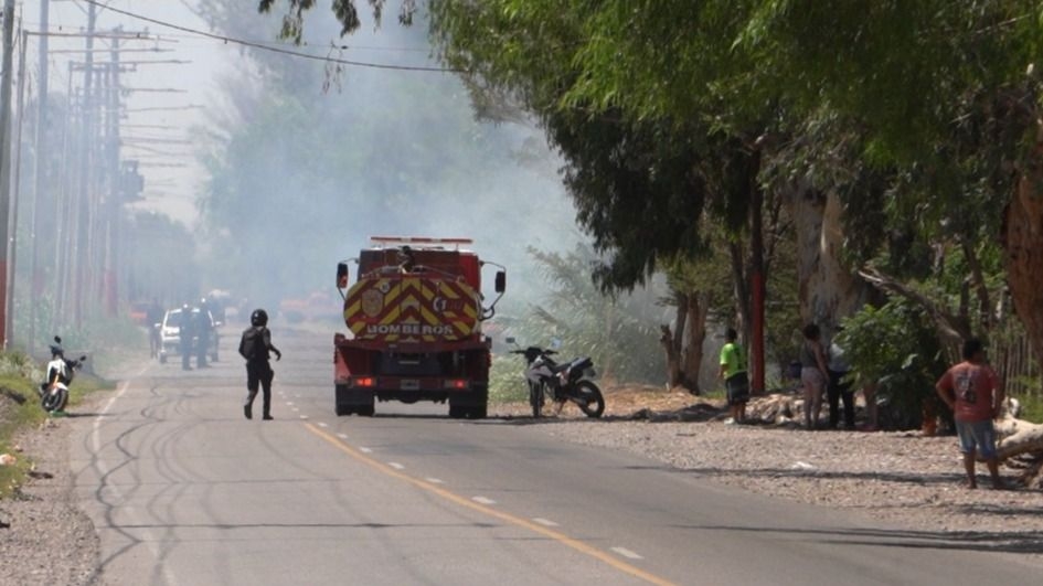 Incendio en cañaveral puso en alerta a dos familias en Chimbas