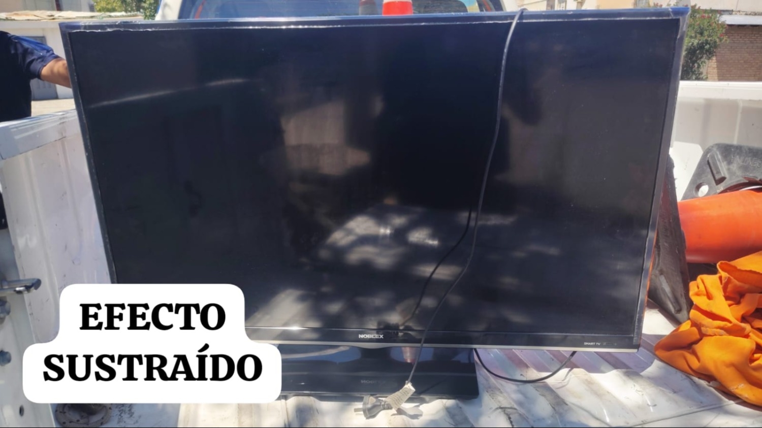 Lo vio una vecina y cayó: detuvieron a un joven cuando huía con un televisor robado
