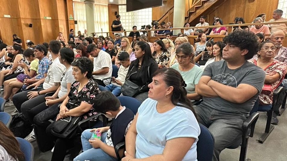 Entregan audífonos y elementos ortopédicos en jornada de asistencia social