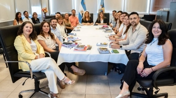 Más tecnología en las aulas: el compromiso de Educación para el 2026