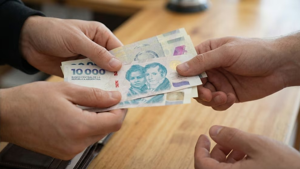 Los salarios perdieron contra inflación en 2025 y crece tensión sindical