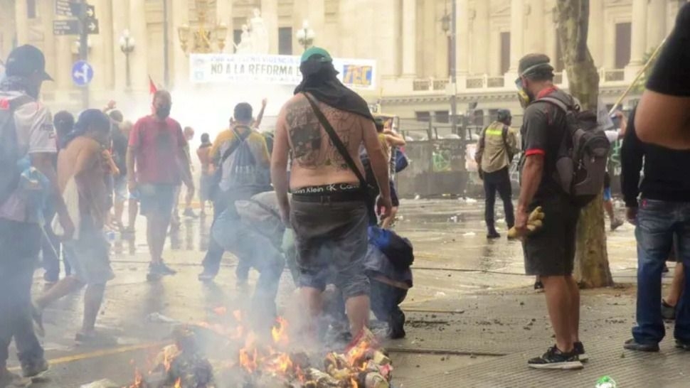 El Gobierno denunciará por terrorismo los incidentes en el Congreso