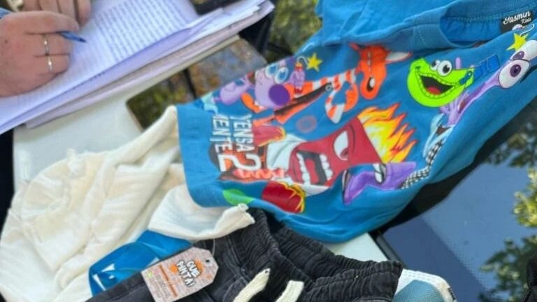 Hombre detenido por la Policía tras sustraer un celular y prendas de ropa