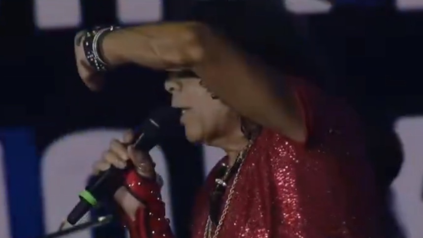 La Mona Jiménez frenó su show y generó alarma por su salud