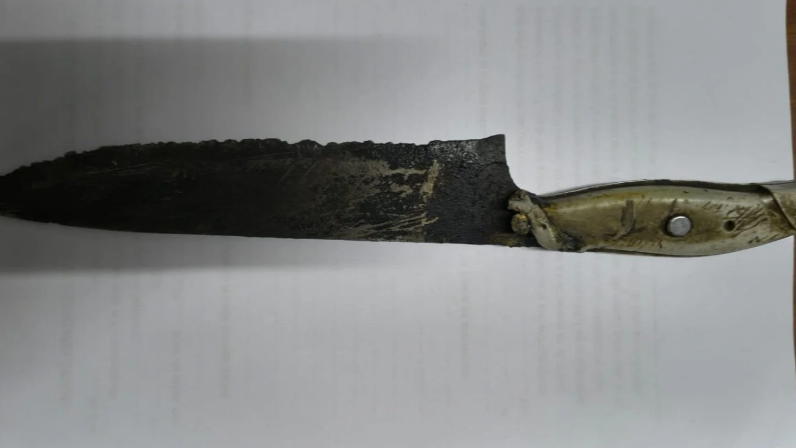 Atacó con un cuchillo a un joven, lo hirió y le robó el celular: terminó preso