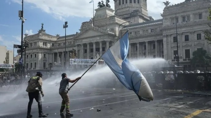 Gobierno nacional endurecerá el protocolo antipiquetes tras incidentes por la reforma