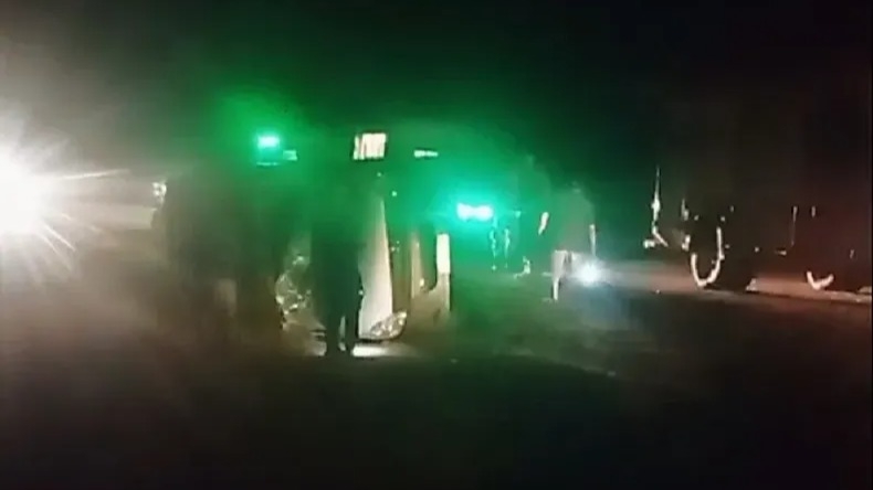 Impactante vuelco de dos combis con más de 20 personas afectadas