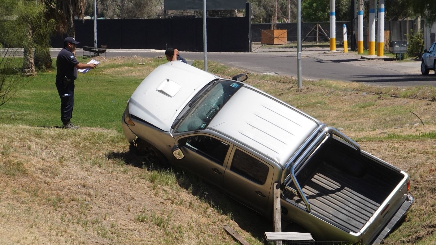 Tremendo vuelco en Rawson: conductor termina en el hospital