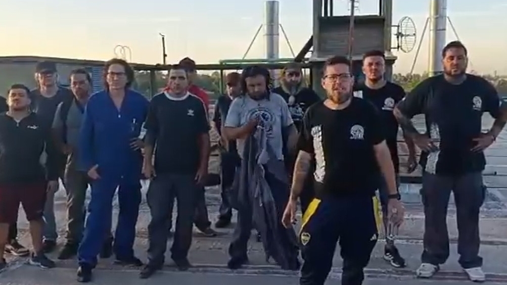 Desde el techo de la fábrica: trabajadores de Fate grabaron un video tras el cierre de la fábrica