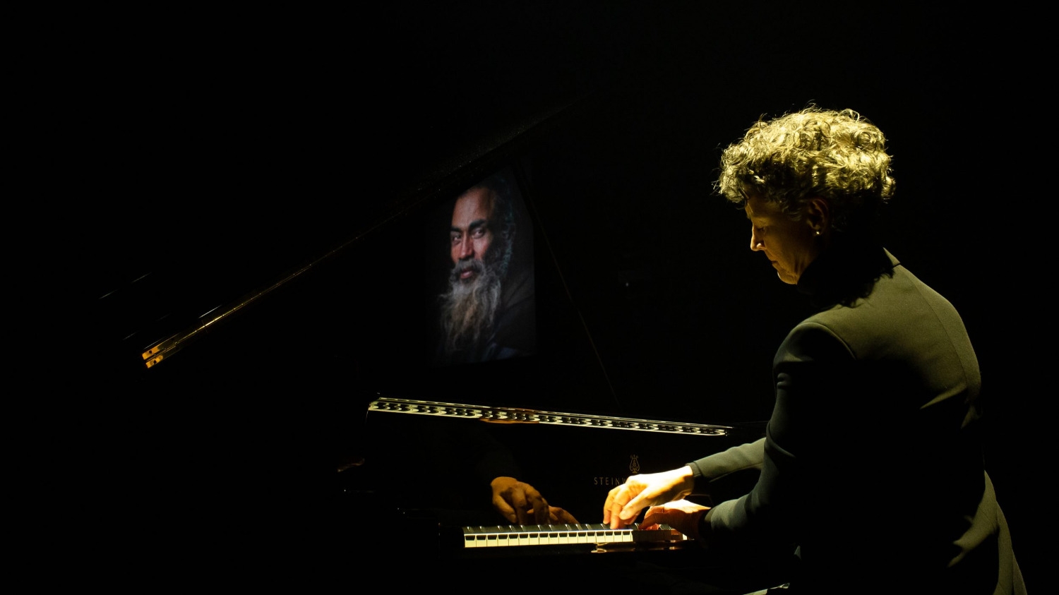 La temporada 10 del Teatro del Bicentenario empieza con el público sobre el escenario