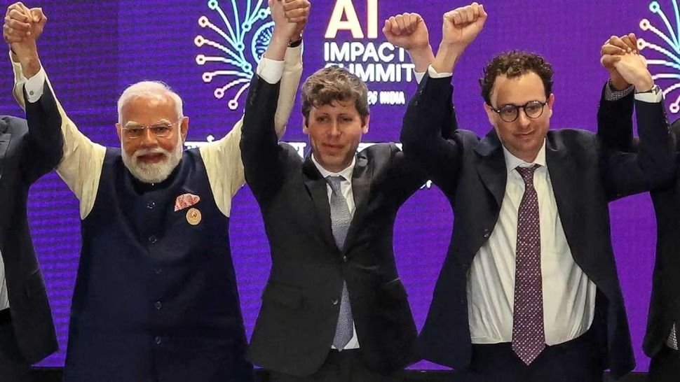 Cumbre en India: líderes mundiales buscan regular y democratizar la IA