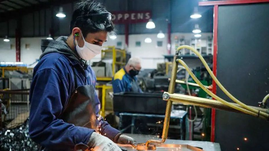 Además de Fate, otras empresas sufren cierres, despidos y suspensiones