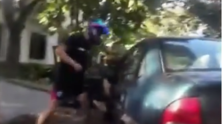 Se agarraron a las piñas tras un choque y un conductor murió