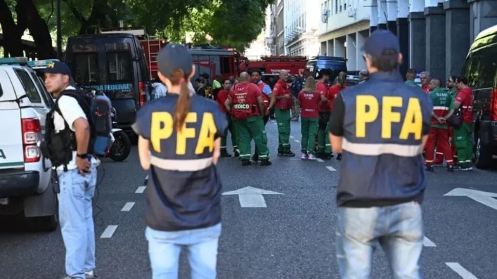 Difunden fotos del gendarme herido por la explosión en la Escuela Superior