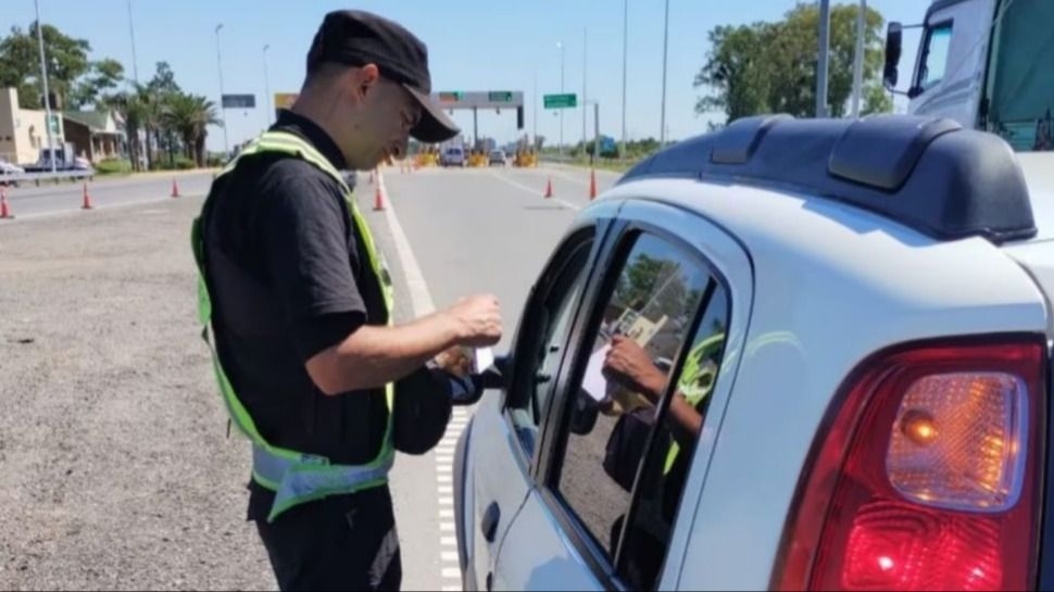 Golpearon a un agente de tránsito durante un control de tránsito