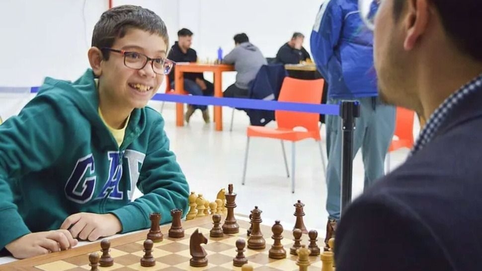 Faustino Oro va por un récord histórico de ajedréz en Moscú