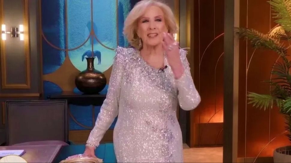 Mirtha apuesta a una mesa política y humor para levantar el rating