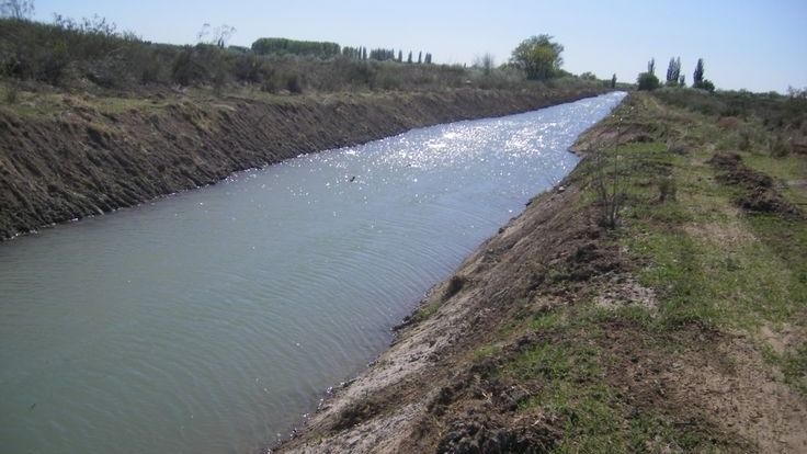 Fernández defendió el plan de reparto del agua y pidió modernizar el riego