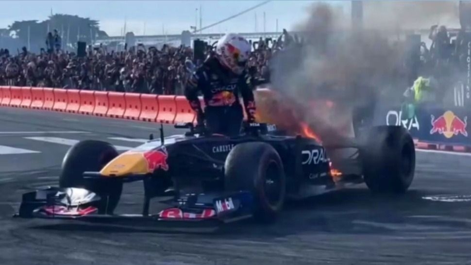 Impactante incendio de un auto de Fórmula 1 en exhibición en Estados Unidos