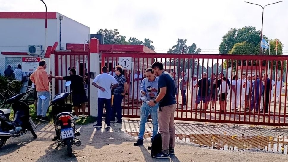 Crisis en láctea santafesina: empleados se movilizaron por una deuda salarial