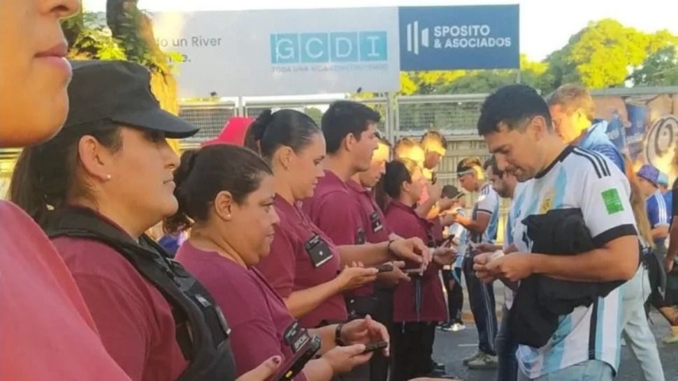 Más de 100 deudores alimentarios detectados en controles en fútbol y shows