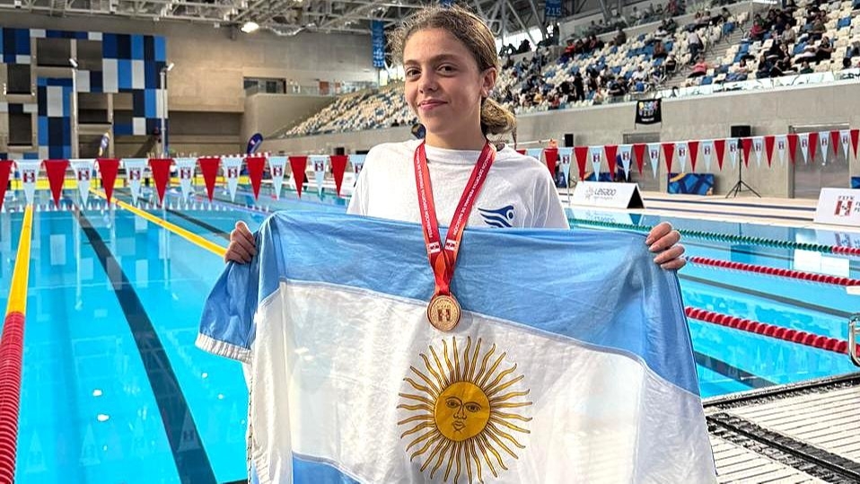 La sanjuanina Sofía Ovalles ganó en el argentino de aguas abiertas y clasificó al mundial