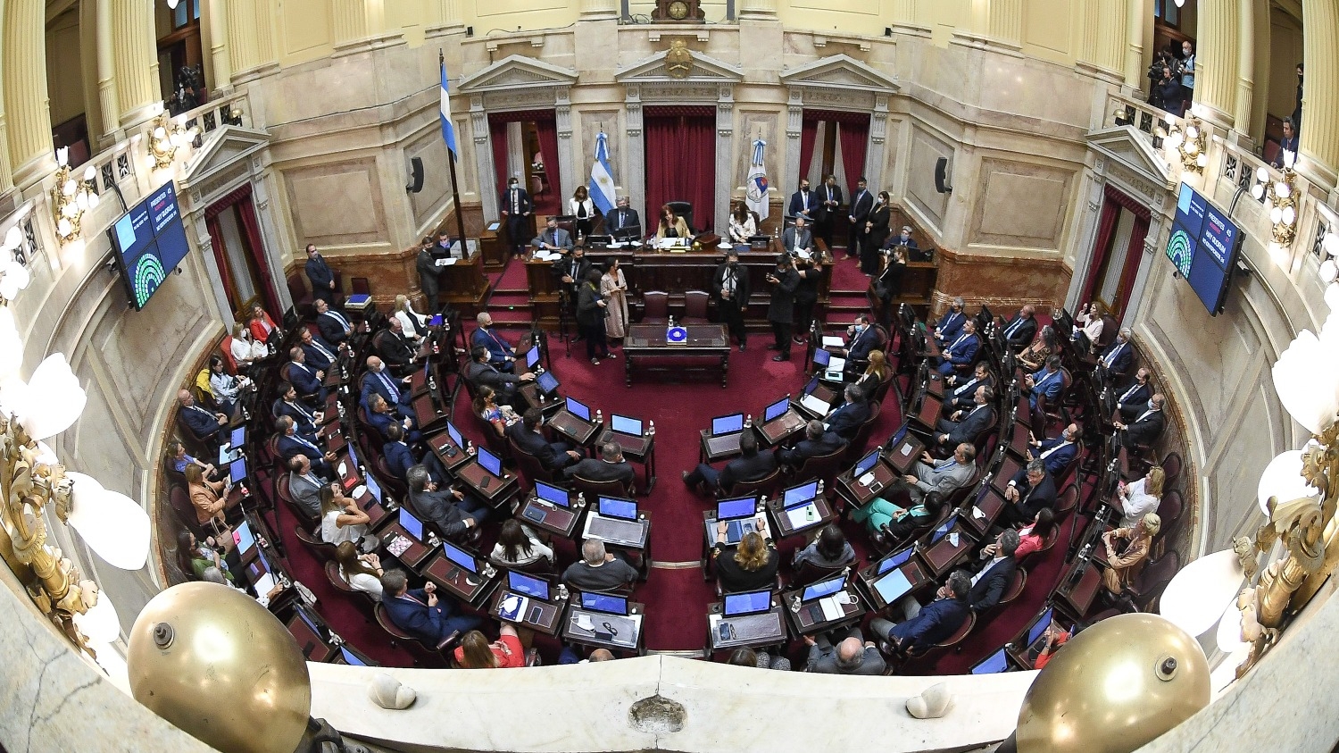 Golpe en el Senado: el oficialismo dejó sin cargos al PJ