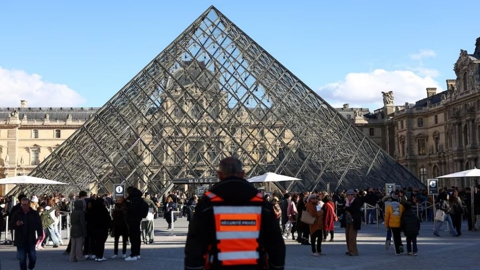 Renunció la presidenta del Louvre tras sucesivas de crisis y el robo