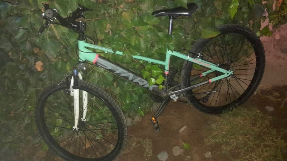 La policía detuvo a dos personas por intentar robar una bicicleta en Chimbas
