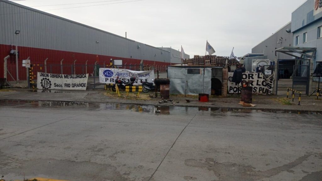 Aires del Sur: Los trabajadores ocuparon la fábrica ante la inacción de la empresa