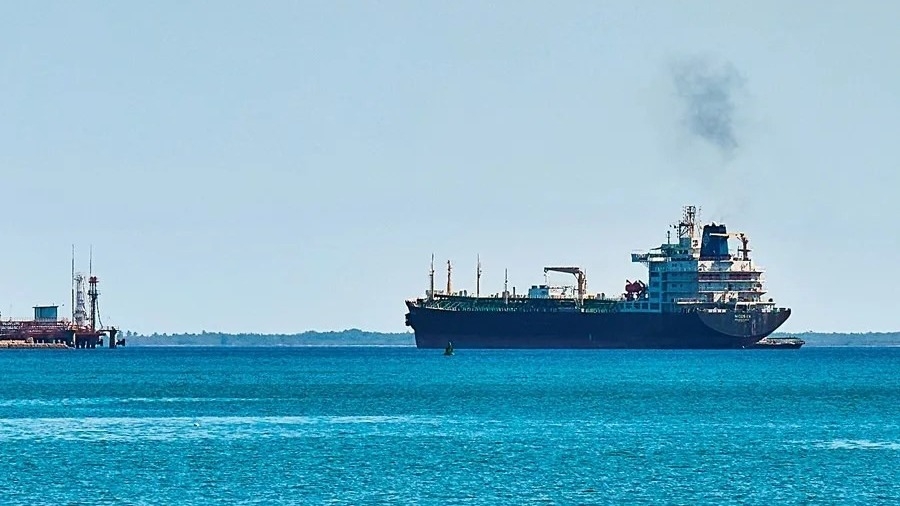 EE. UU. suaviza veto petrolero bajo estrictas condiciones para Cuba