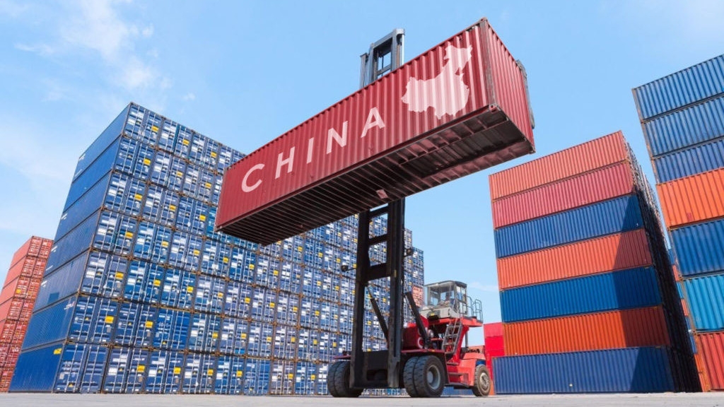 Sturzenegger defendió la importación y cuestionó a la industria local