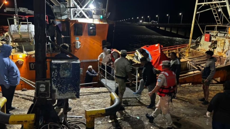 Se hundió un barco pesquero en Río Negro y hay un tripulante desaparecido