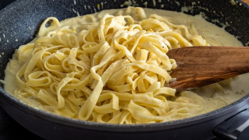 Qué es la “pasta de los cornudos” y cómo hacerla en 15 minutos