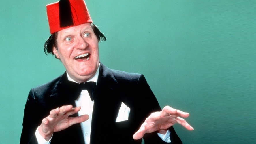 Homenaje en Bridgerton 4 a Nicholas Braimbridge y Tony Cooper