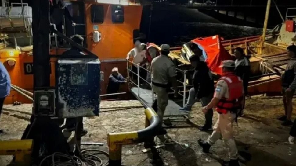 Profundizan la búsqueda del tripulante del pesquero hundido en Río Negro