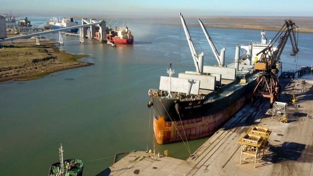 Hay tres ofertas privadas para licitar la vía navegable del Paraná