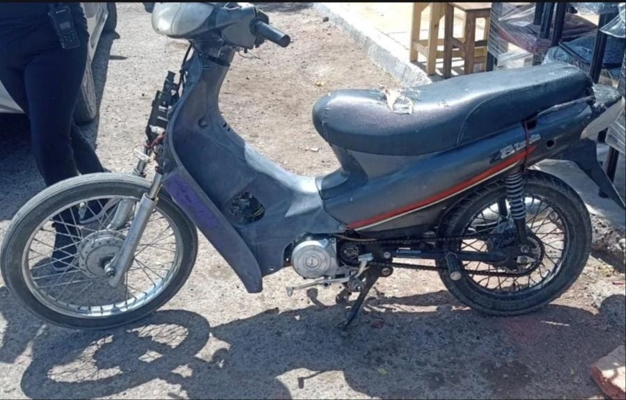 La policía recupera una motocicleta sustraída y logró detener a un sospechoso