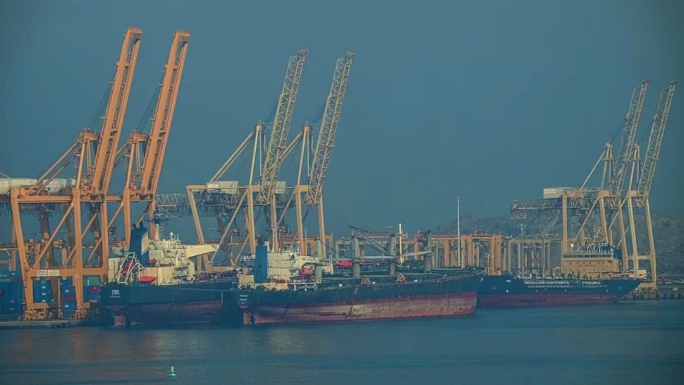 El ataque a Irán sacude a los mercados: el petróleo podría trepar hasta los US$ 100