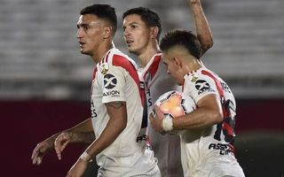 River aplastó a Binacional y volvió a la senda del triunfo