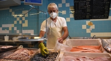 Pescado en Semana Santa: sin acuerdo de precios en San Juan,  gestionarán beneficios