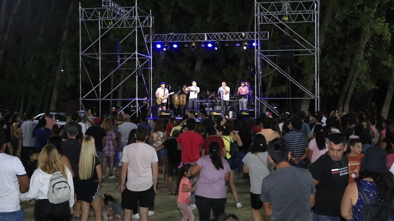 Los angaqueros bailaron en las Noches de Verano 2022