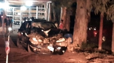 Auto se incrustó bajo un camión: una mala maniobra terminó en un siniestro en Sarmiento