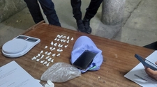 En un control de rutina atraparon a un hombre con envoltorios de cocaína