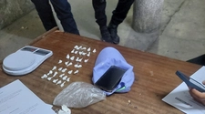 En un control de rutina atraparon a un hombre con envoltorios de cocaína