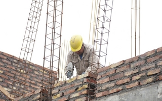 Empresa busca oficiales y ayudantes albañiles para obra en San Juan