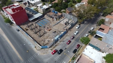 Por la construcción de la YPF, quisieron cortar un árbol, pero una vecina no los dejó