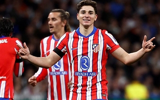 El Atlético le cerró la puerta al Barcelona y Julián Álvarez seguirá en Madrid
