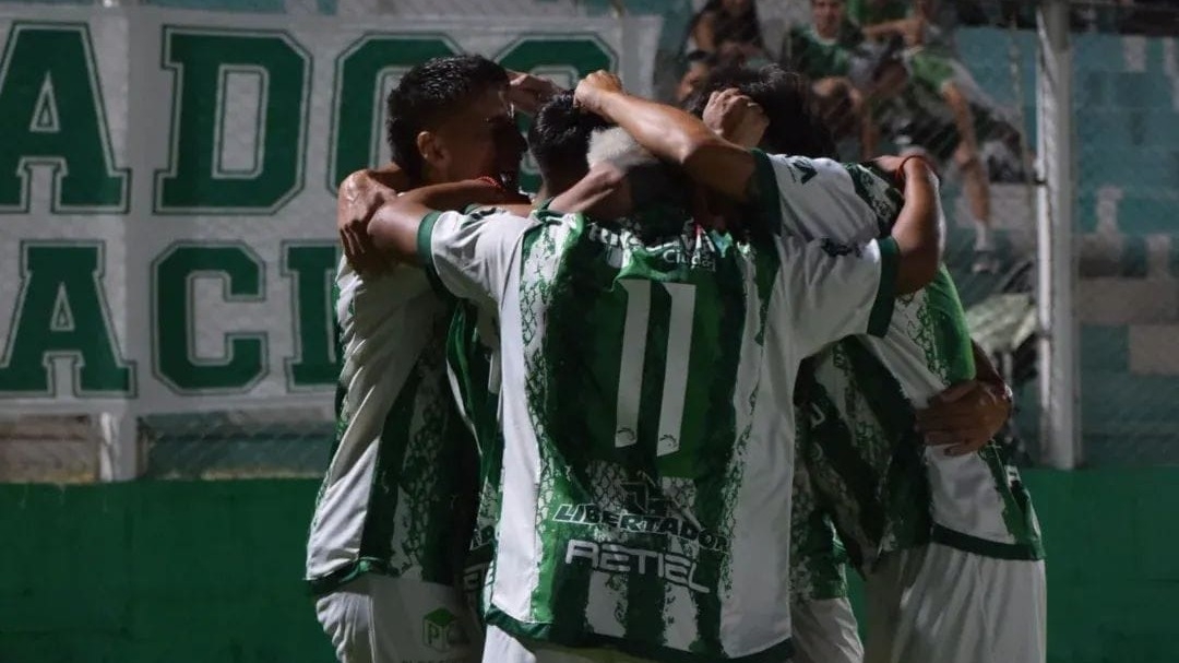 Desamparados goleó a Atenas en la inauguración de las luces en El Serpentario